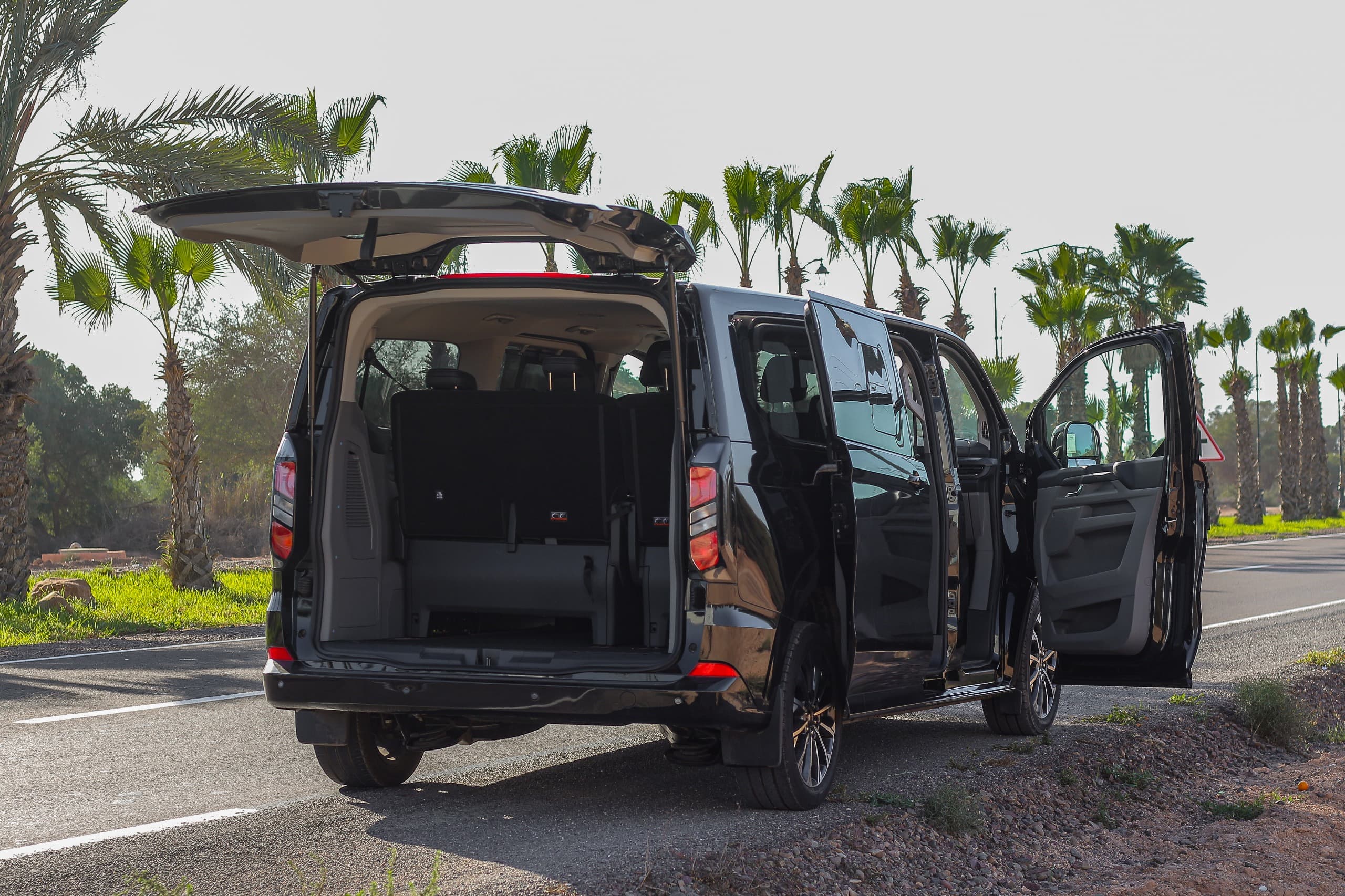 Ford Minibus - Image 2