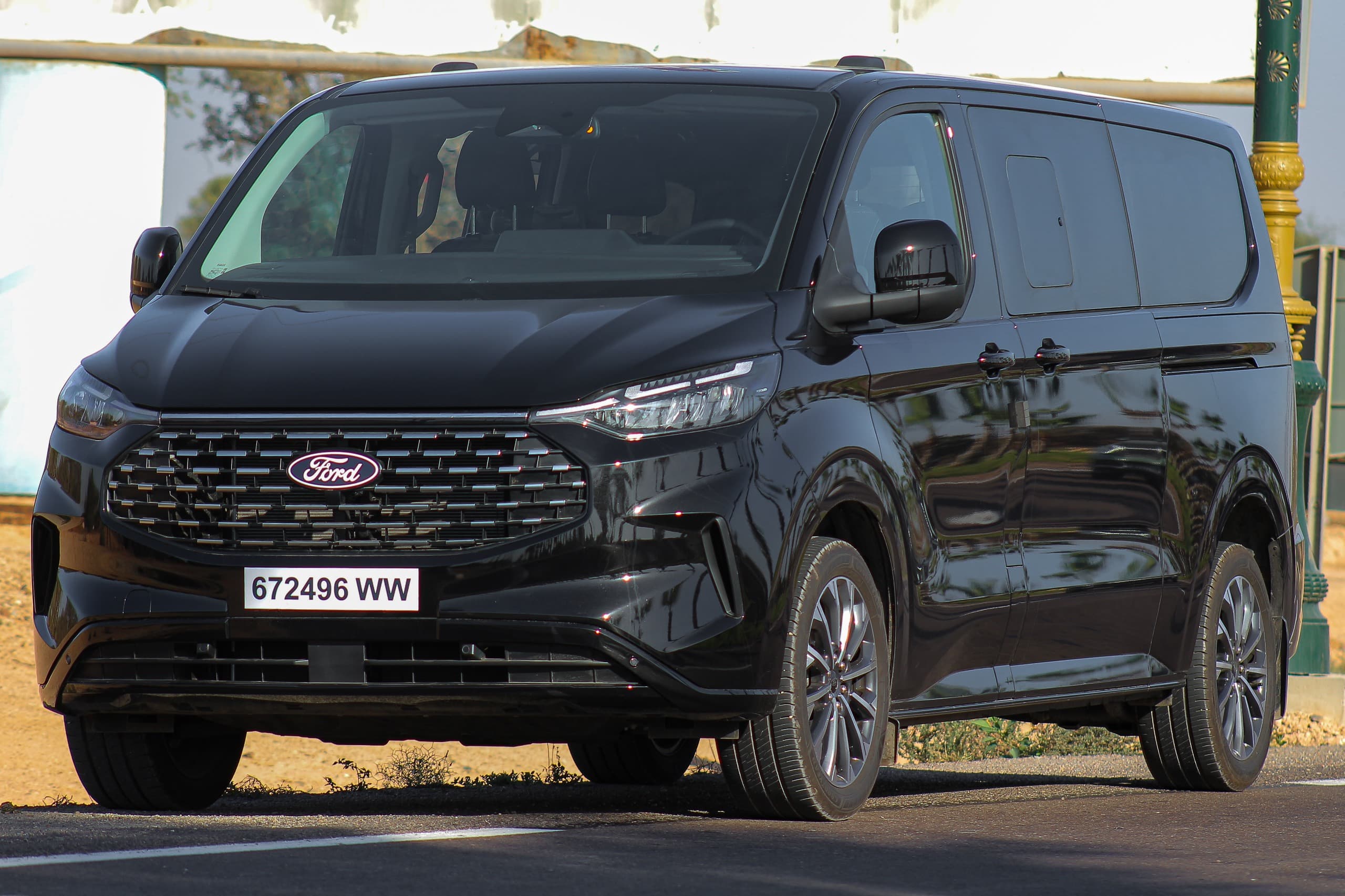 Ford Minibus - Image 5