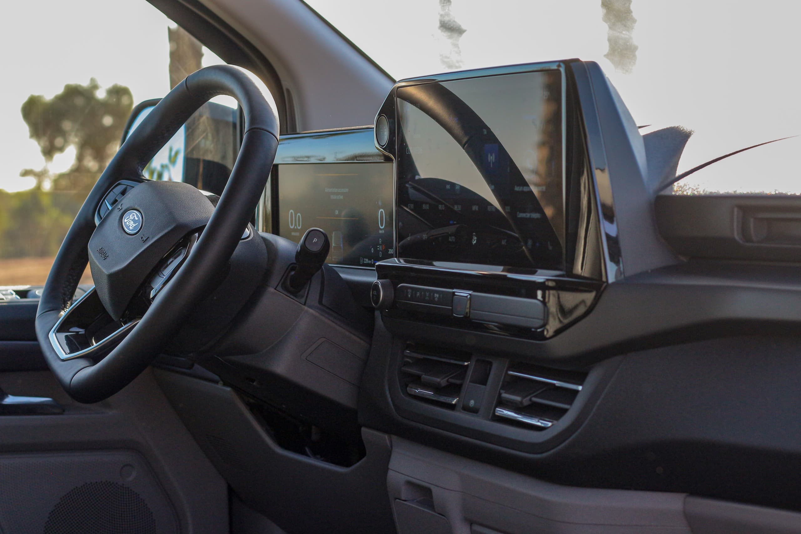 Ford Minibus - Image 6